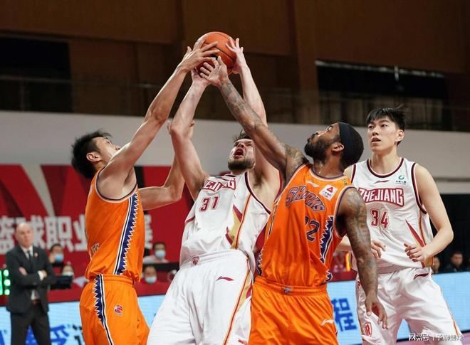 在主场比赛 在主场比赛