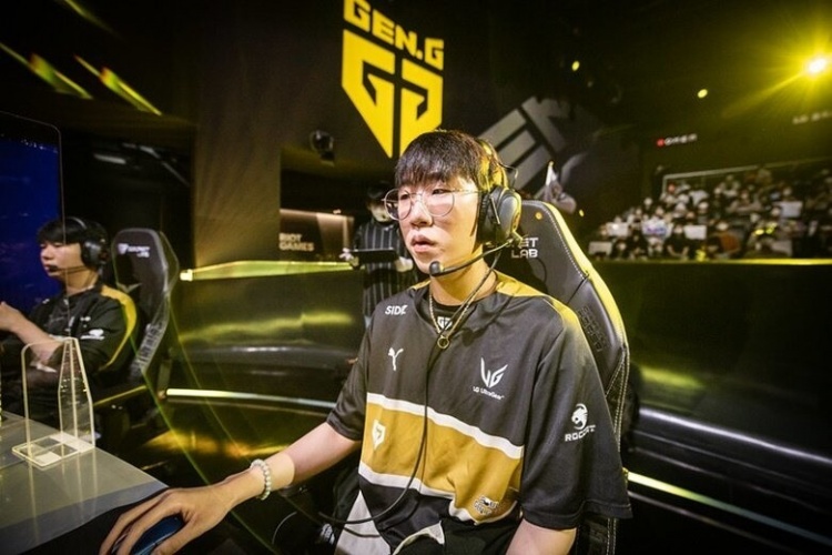 的决定备受 的决定备受