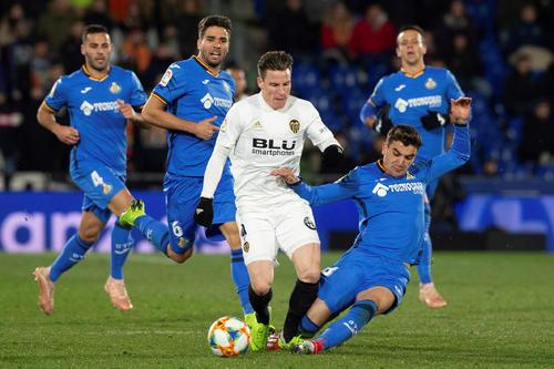 未经批准举 未经批准举